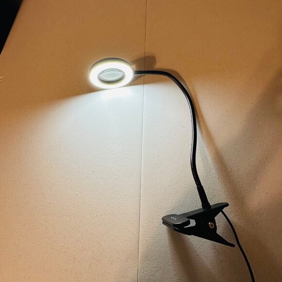 LED Magnifying Lamp Adjustable Brightness & Flexible Arm 3X Magnification - Picture 2 of 11